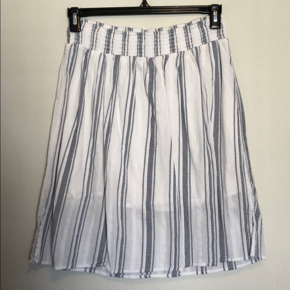 Universal Thread blue & white striped skirt, lined